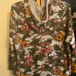 Hooded sweatshirt 3 x